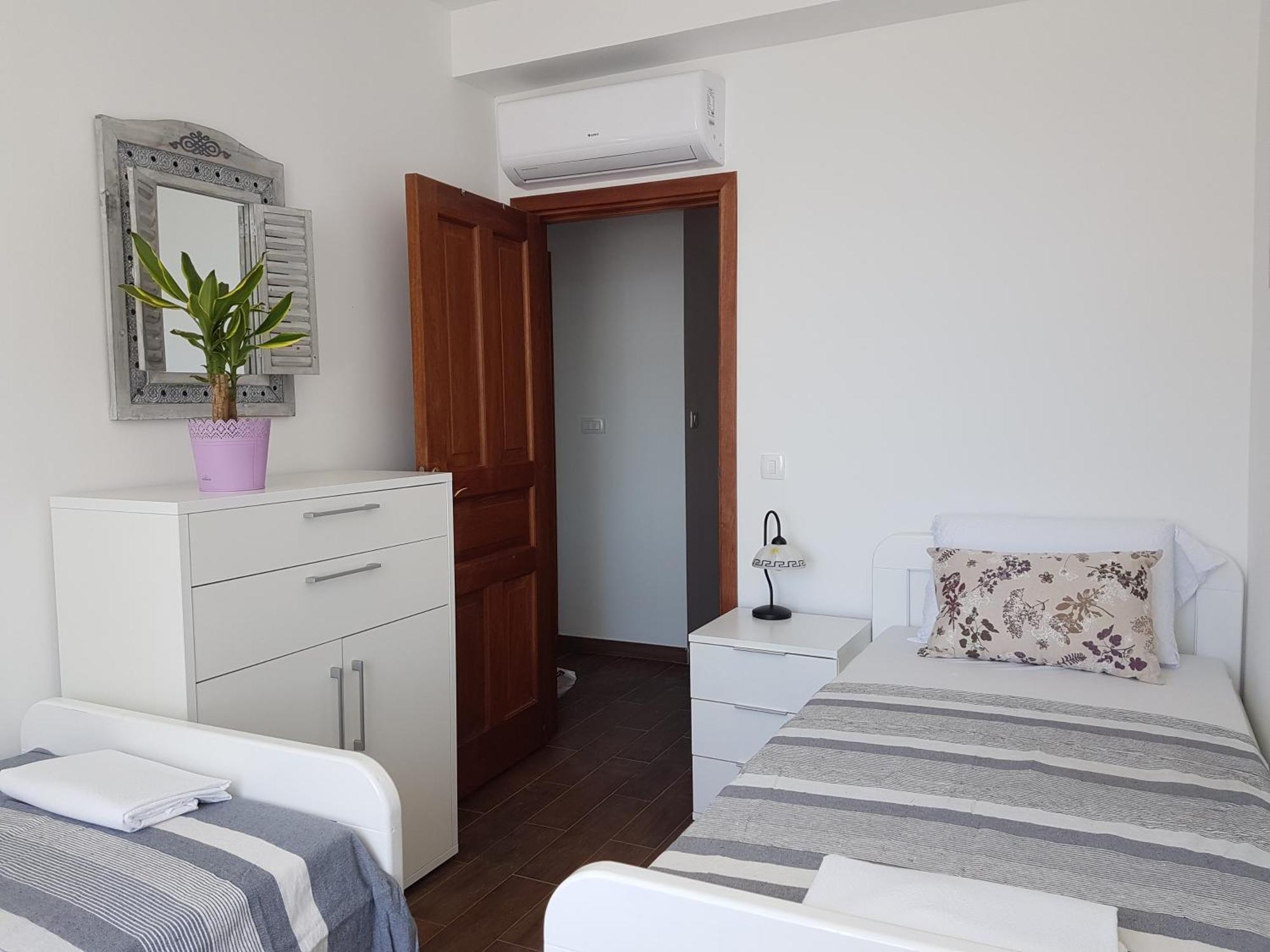 Apartments By The Sea Kastel Kambelovac, Kastela - 13349 Room photo